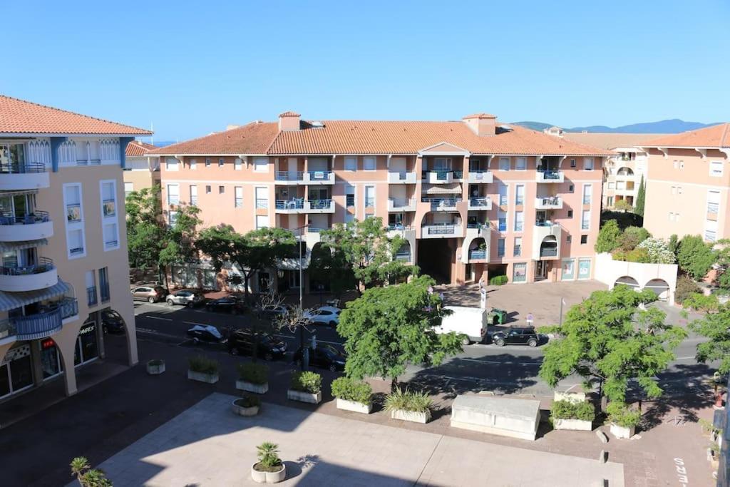 Port-Frejus, Le Paladien, Appartement 2 Pieces Climatise, Terrasse & Parking Ngoại thất bức ảnh