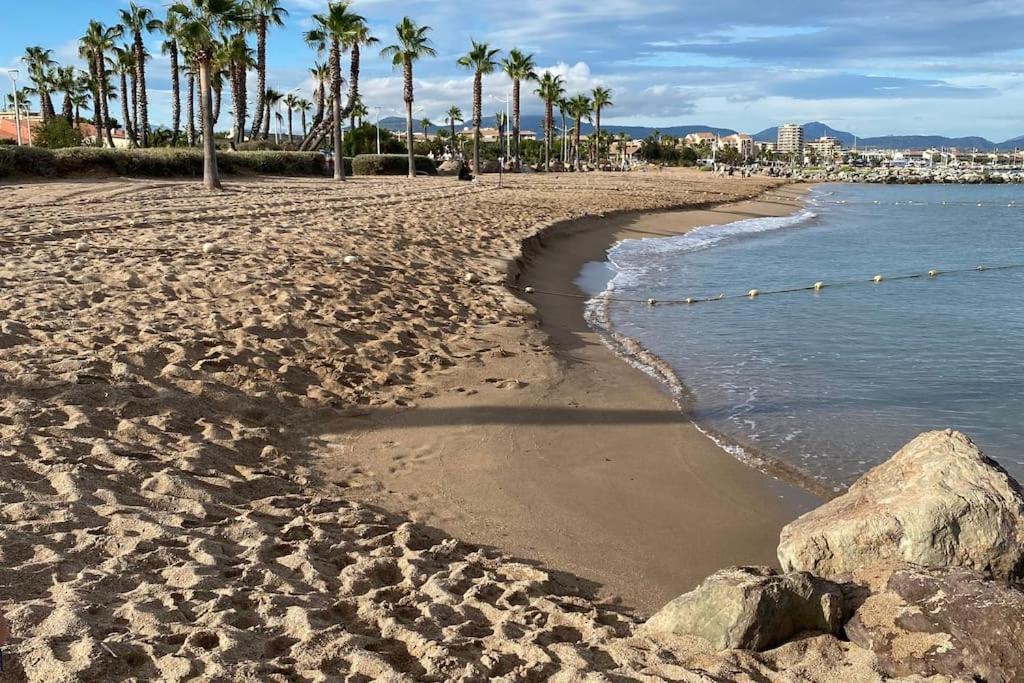 Port-Frejus, Le Paladien, Appartement 2 Pieces Climatise, Terrasse & Parking Ngoại thất bức ảnh
